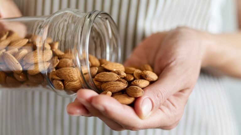 Potencia tu longevidad con el consumo estratégico de almendras