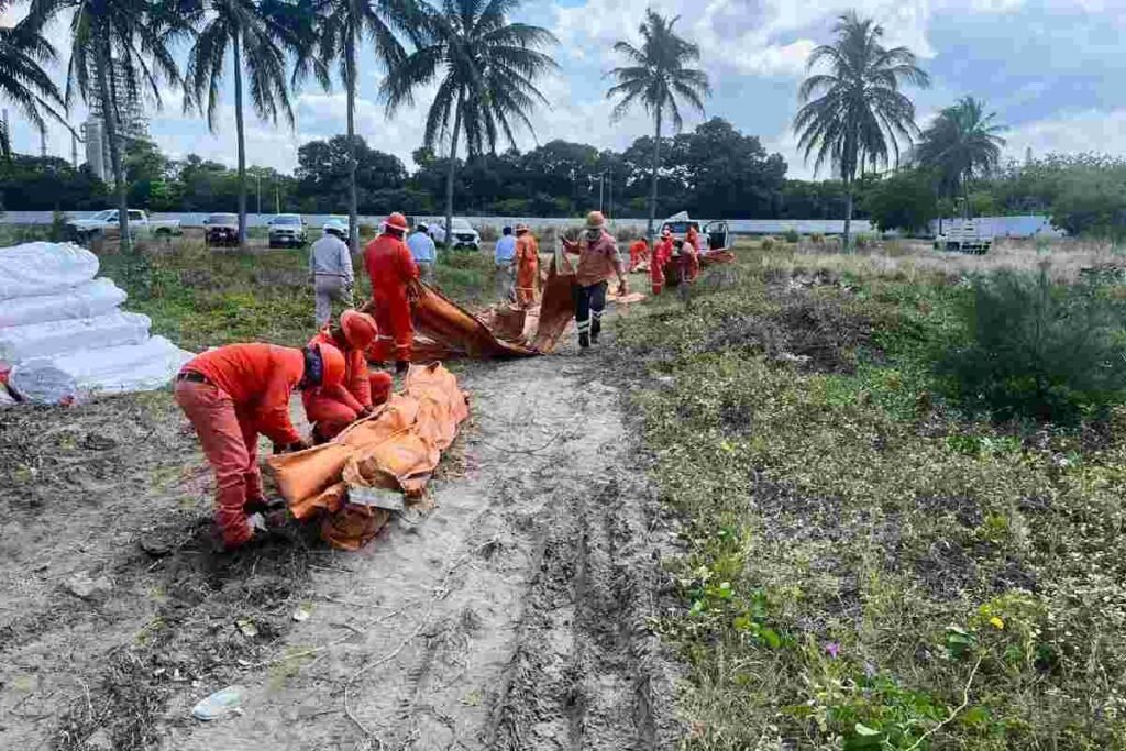Pemex recupera 549 metros cúbicos de hidrocarburo tras derrame crítico en Dos Bocas