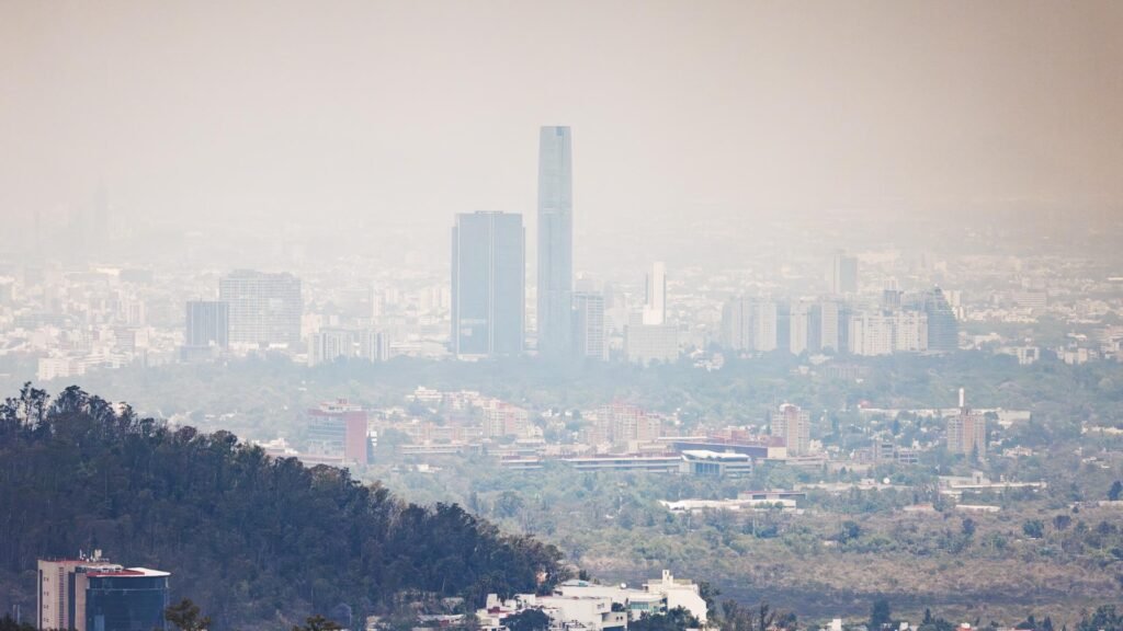 El colapso atmosférico del Valle de México: el ozono como muro económico