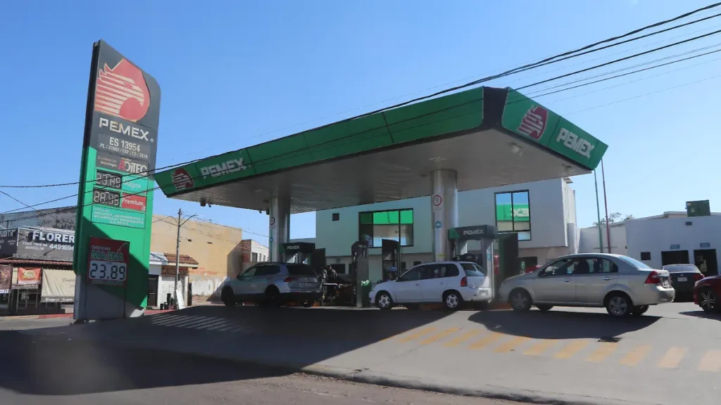 Estrategia estatal para estabilizar el precio de la gasolina en 24 pesos en México