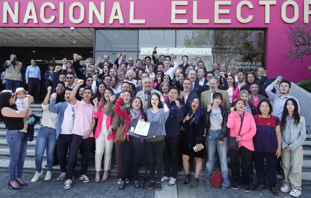 Frenar nuevos partidos: denuncian complot entre el INE y Morena por duplicidad de registros