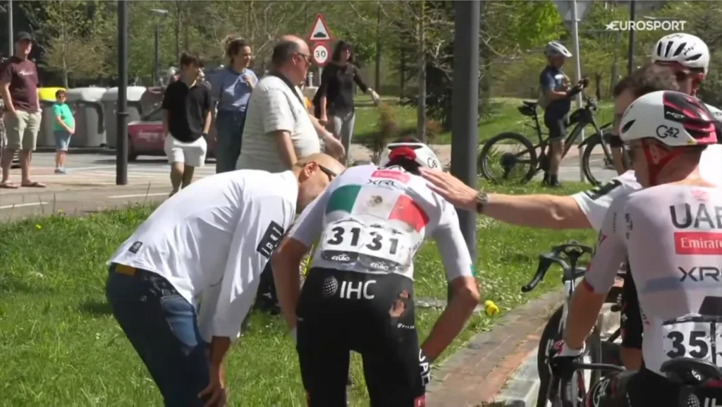 Isaac del Toro abandona la Itzulia y redefine la táctica del UAE Team Emirates