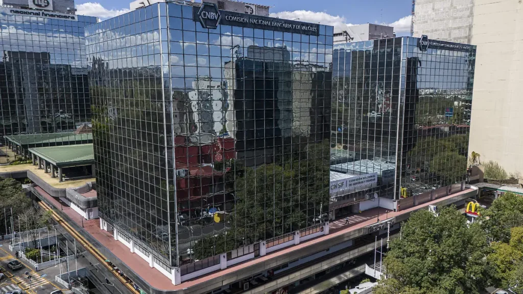 La CNBV registra caída en utilidades tras 23 meses de crecimiento sostenido