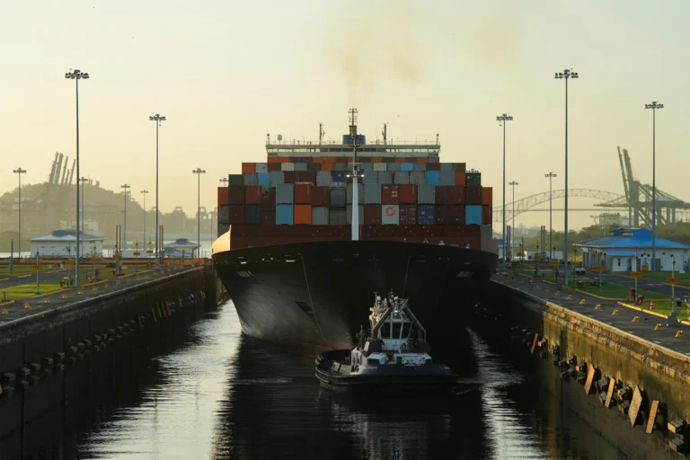 China exige salida de navieras europeas del Canal de Panamá tras conflicto de concesiones