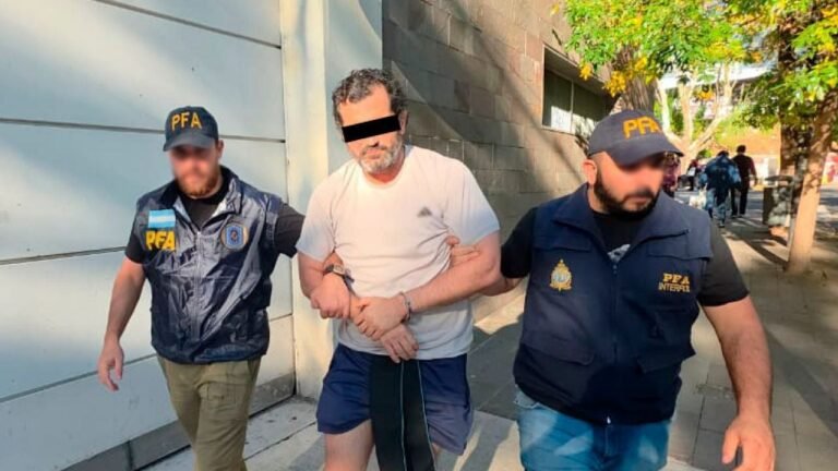 Caída en Buenos Aires: el fin de la fuga del contralmirante Farías y el colapso del clan naval