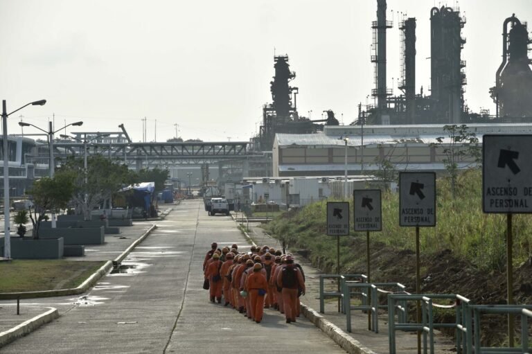 El abismo financiero de Pemex: La factura ecológica de 532.000 millones de dólares
