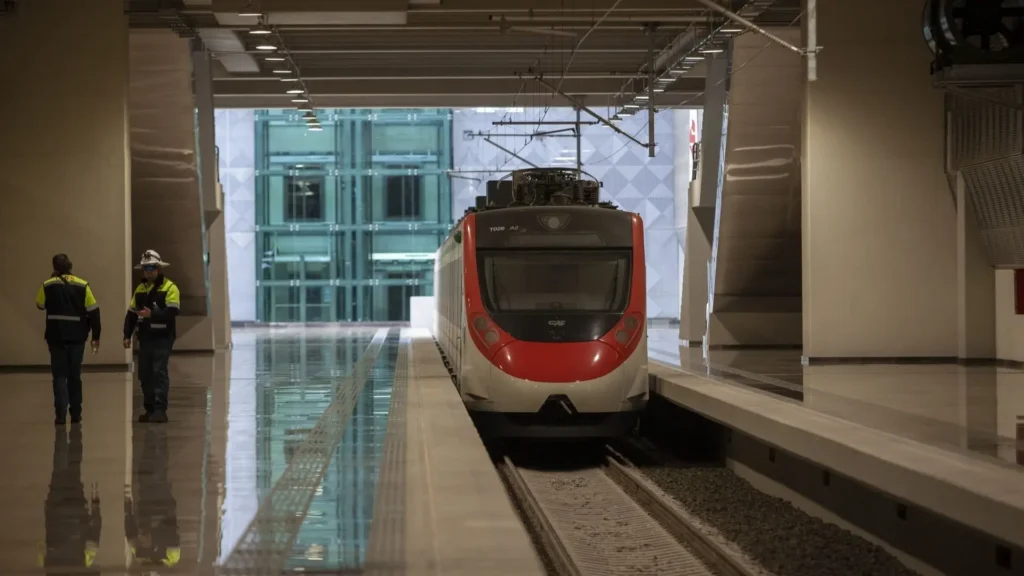 Estatización del Tren Suburbano: Banobras liquida al capital privado para el control total del AIFA