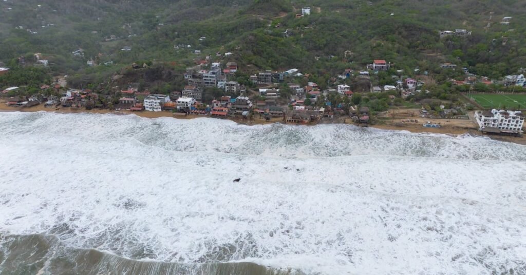 Daños por mar de fondo en Zipolite exponen vulnerabilidad oaxaqueña