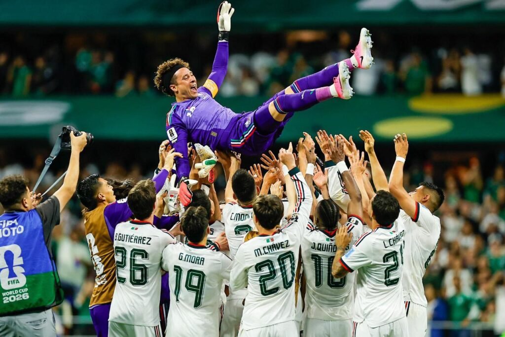 Guillermo Ochoa entra al olimpo de FIFA como el quinto mejor atajador histórico