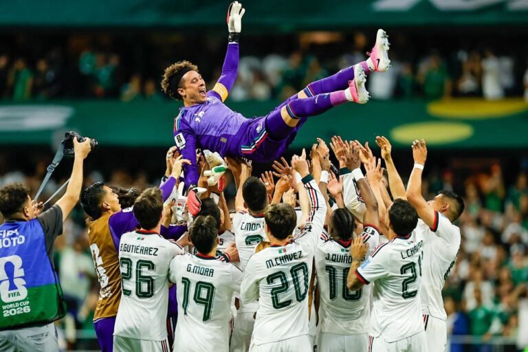 Guillermo Ochoa entra al olimpo de FIFA como el quinto mejor atajador histórico